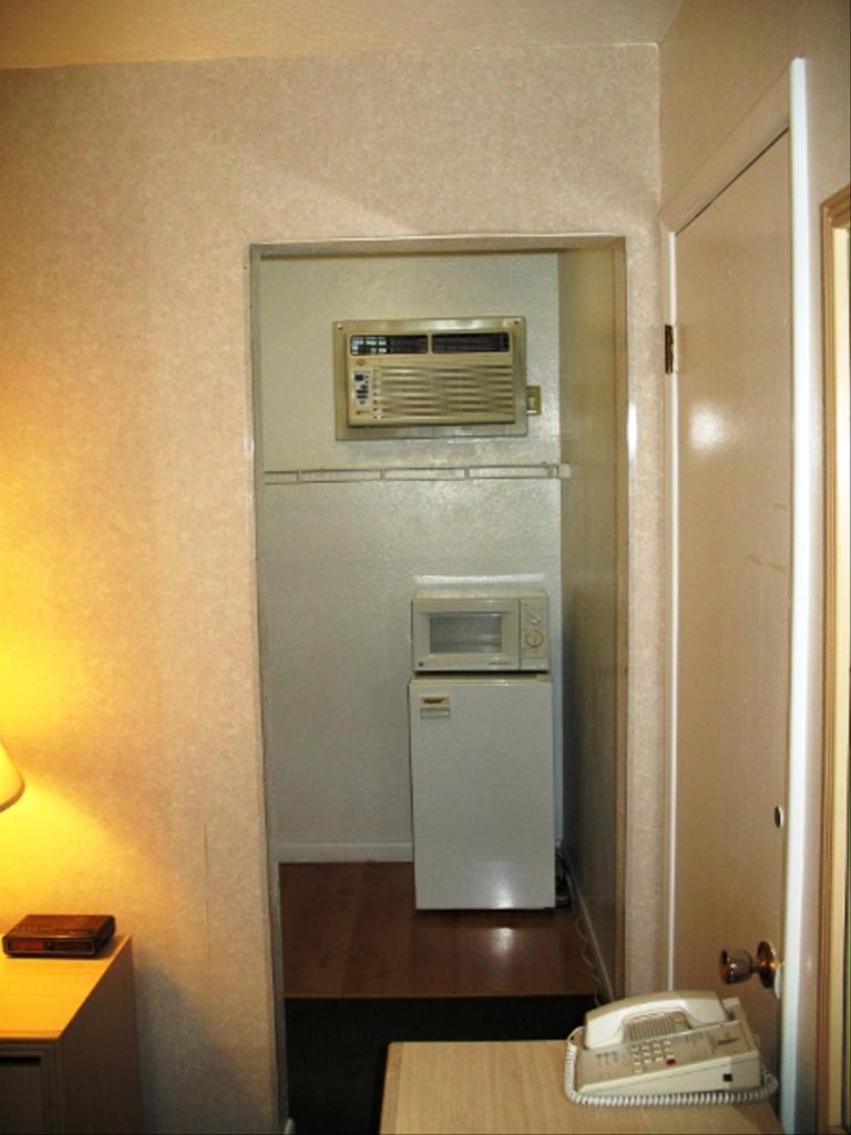 Golden West Motel Klamath Falls Bagian luar foto